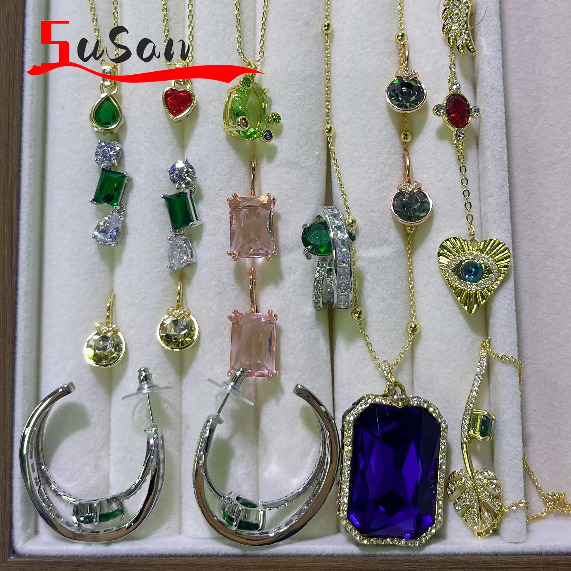 

Оригинальный ювелирный набор: колье с подвеской в виде карты Таро, V-образные серьги с кристаллами, зеленое высококачественное кольцо для женщин, роскошные подарки для вечеринок