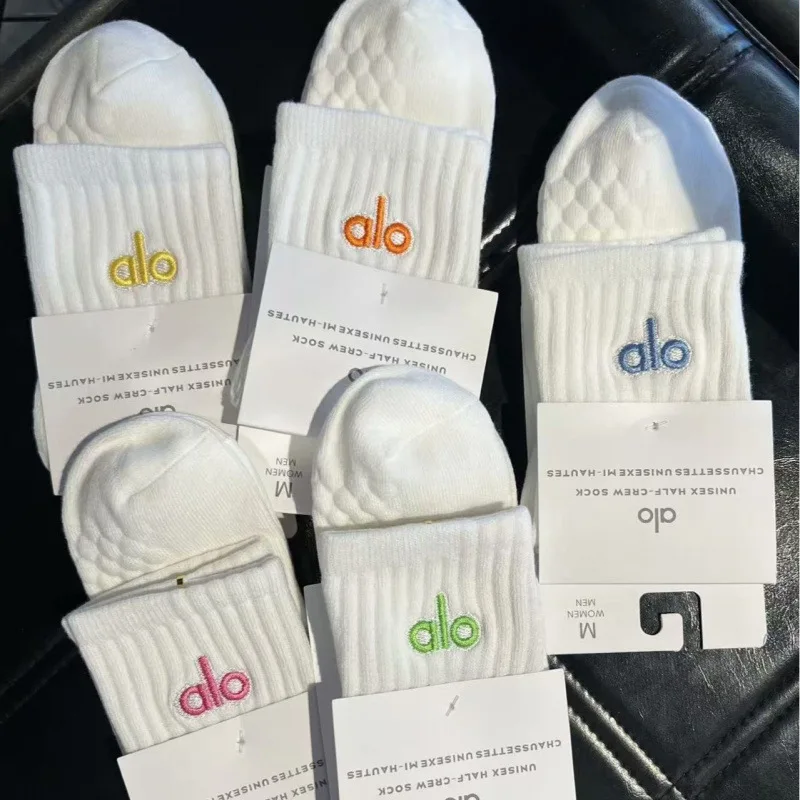 Alo socks - Men's and Women's styles, comfortable and breathable, with simple embroidery and short sleeves for sports use.