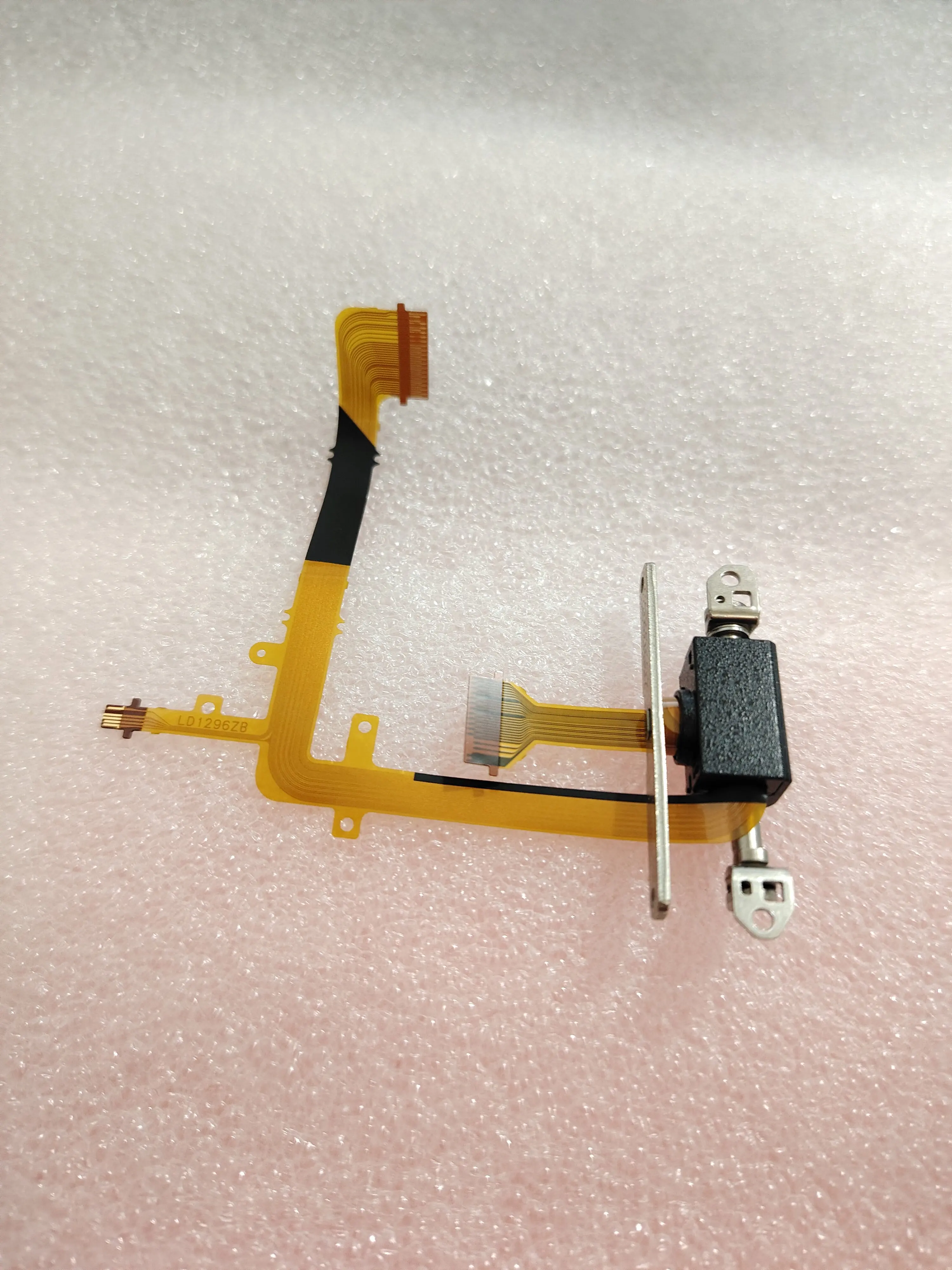 

Rotating Bracket Connecting Cable Screen Flip Flex Cable, Compatible for Panasonic DC-S5, S5GK, S5M2, Camera Repair Use