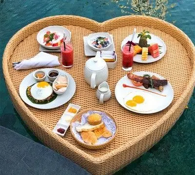 Rattan floating breakfast tray for pool beverage service