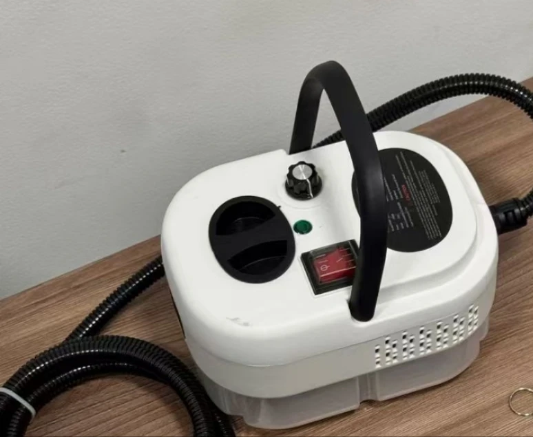 Ручной пароочиститель с системой нагрева мощностью 2500 Вт, самоочищающейся щеткой, шлангом 10 м — быстрая пара за 30 секунд