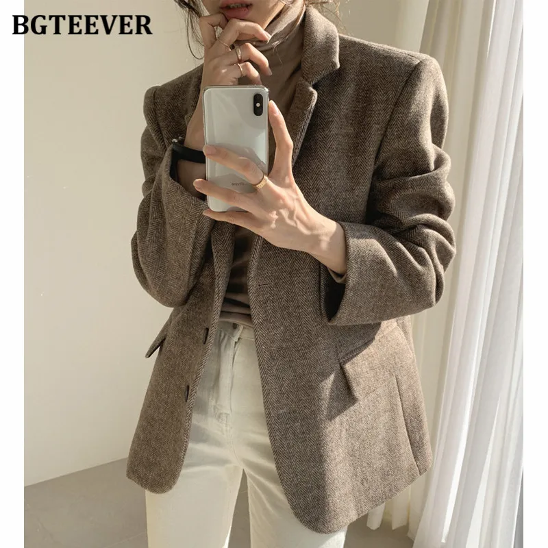 

BGTEEVER Vintage Long Sleeve Pockets Female Woolen Blazer Winter Fashion Thicken Loose Female Single-breasted Solid Jackets