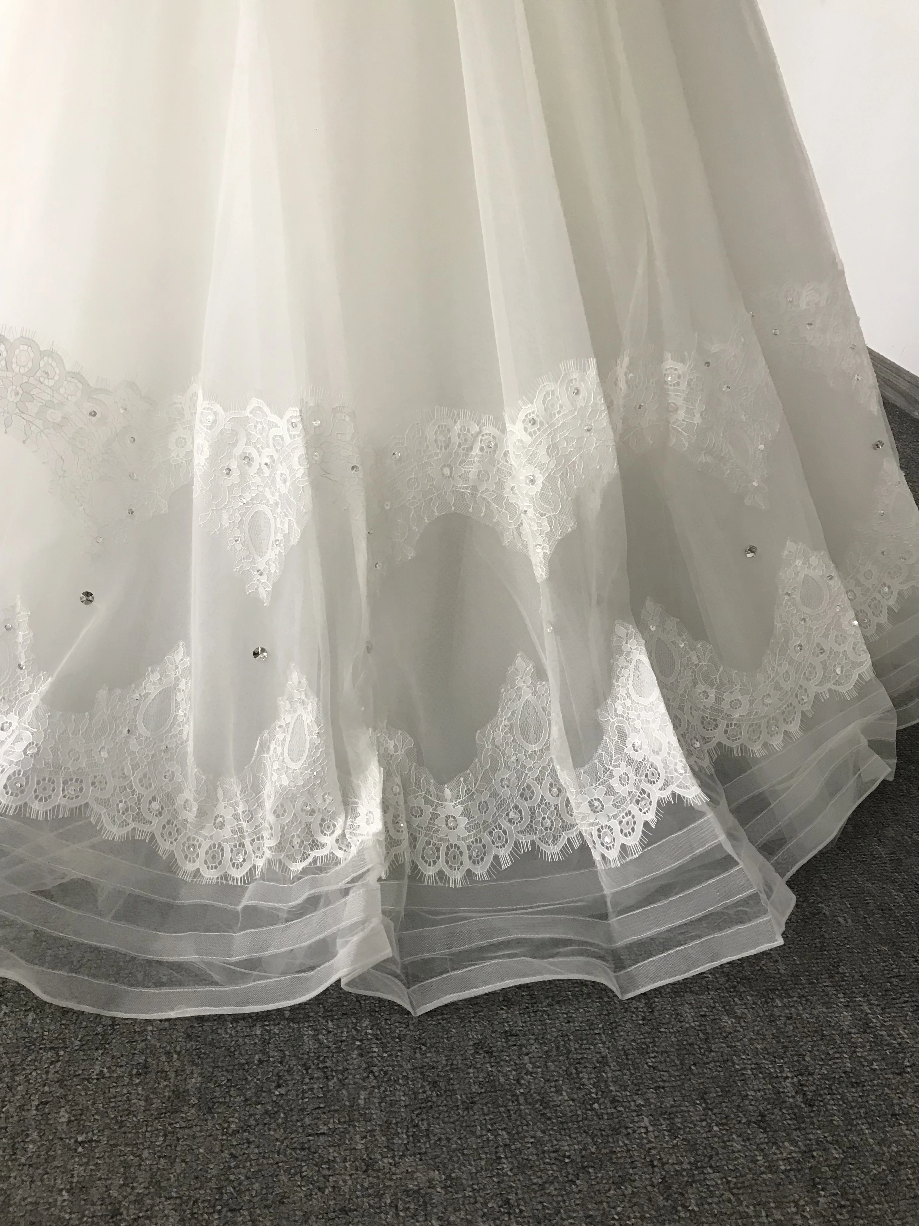 Cloverbridal Geschulpte Halslijn Baljurk Tule Robe De Mariage 2023 Korting Parels Kristallen Zwaar Kralen Mariée Wdt7395