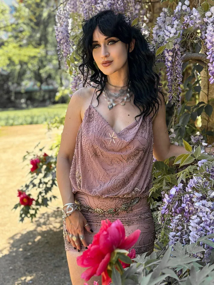 

HH летнее женское плиссированное мини-платье с украшением из бисера, женское шикарное сексуальное платье без рукавов с распашным воротником и открытой спиной, пляжное вечернее платье