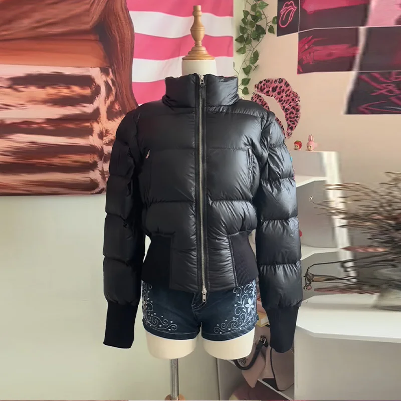 

Новинка зимнего сезона: пуховик с эффектом утончения талии, со съемным меховым воротником, наполнен 90% белым утиным пухом