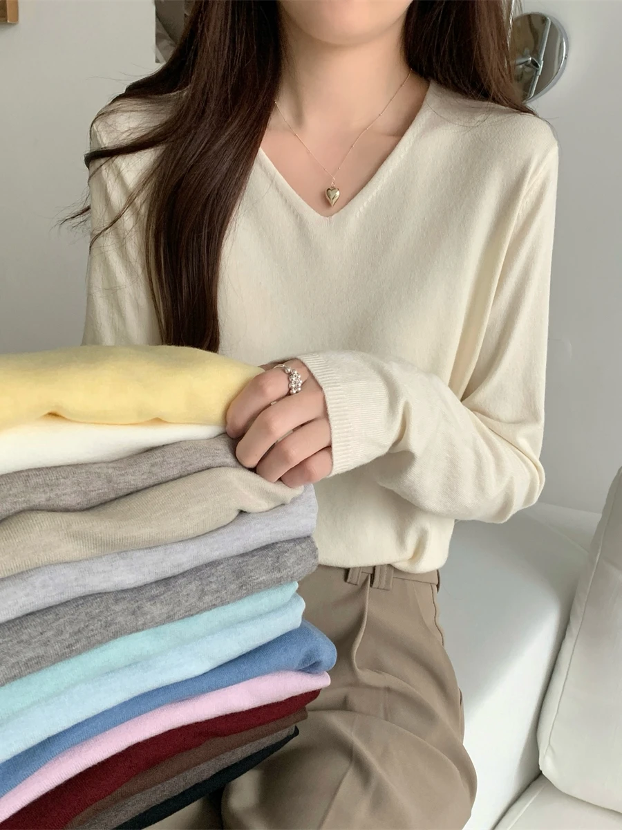 เสื้อถักผู้หญิงคอวีเนื้อนุ่มสบาย สีพื้น ใส่เป็นเสื้อตัวในได้ สไตล์ลำลอง เหมาะกับการเดินทาง แขนยาวพิเศษ ความยาวแบบอัลตร้า