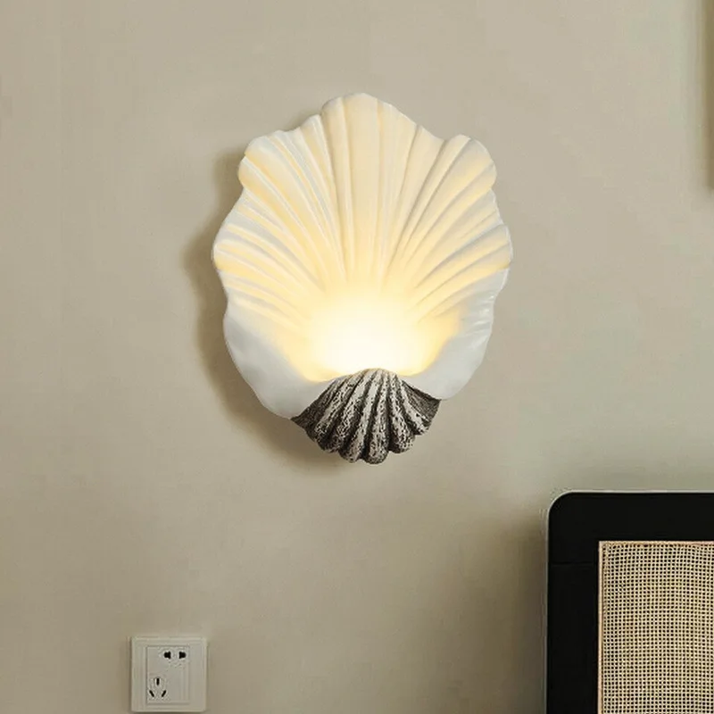 

French shell wall lamp medieval cream wind retro master bedroom bedside lamp background
