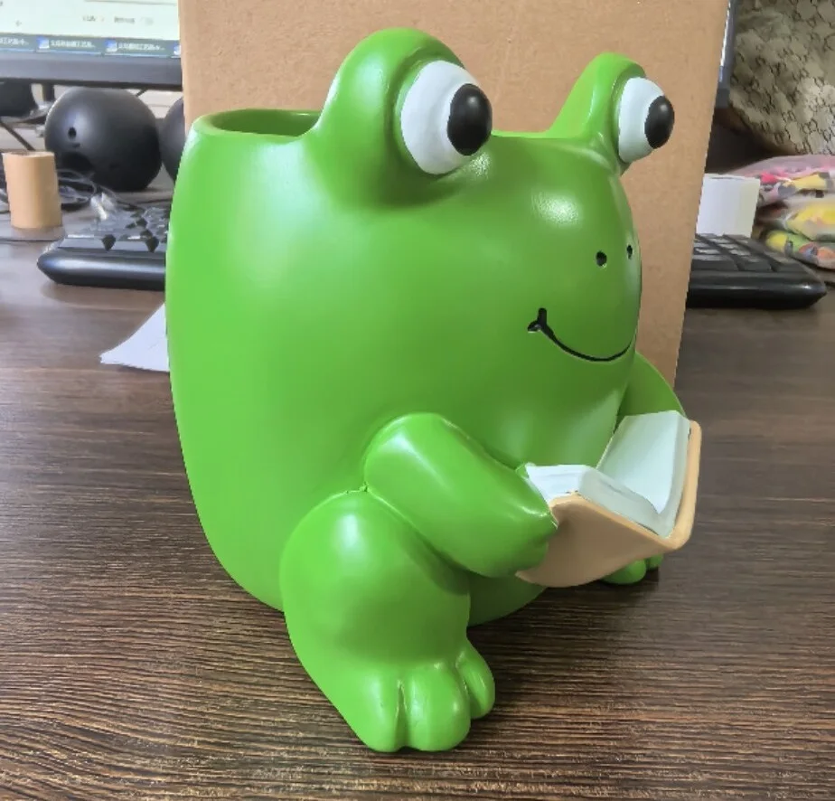 Resin Desktop Organizer Three-Dimensional Desktop Storage Container Desk Pen Cup Sturdy Frog Storage Container For Stationery
