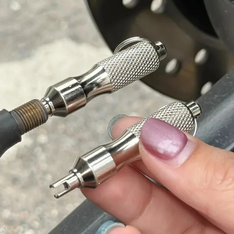 Universele bandenreparatieschroevendraaier roestvrij staal roestwerende bandventielverwijderaar met sleutelhanger bandventielsleutel