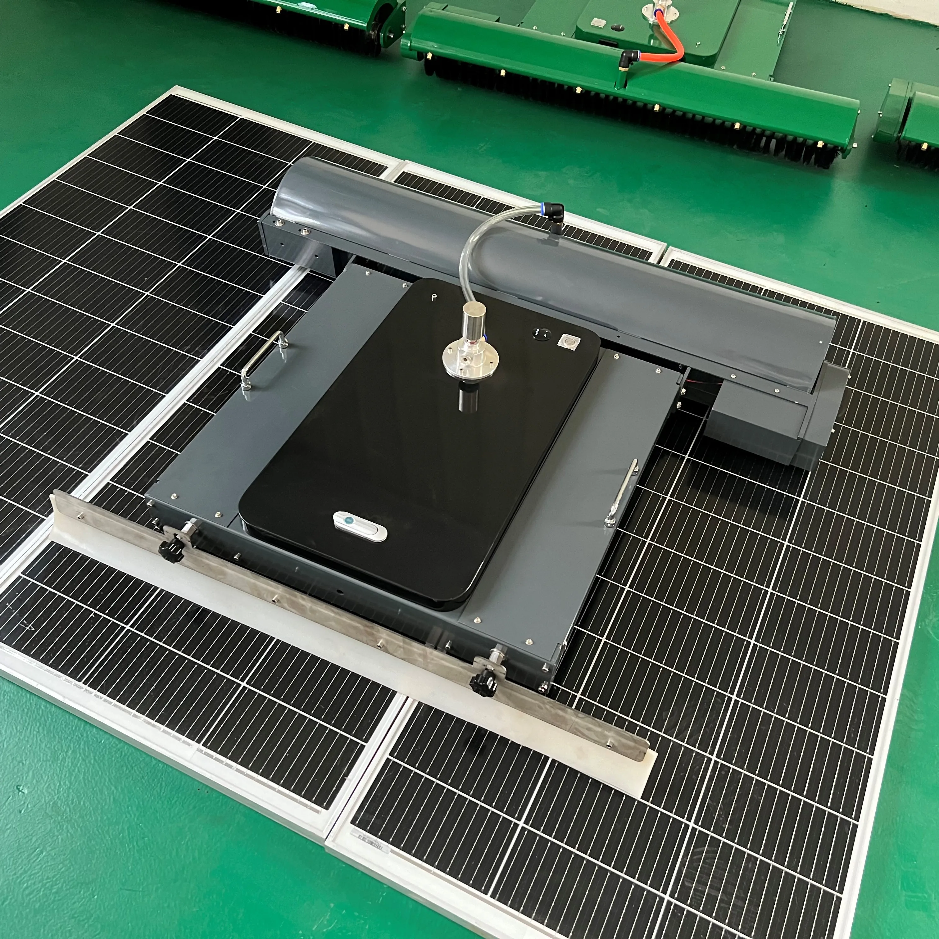 

Direct Sales Solar Panel Cleaning Machine Intelligent Remote Control Solar Photovoltaic Panel Cleaning Robot