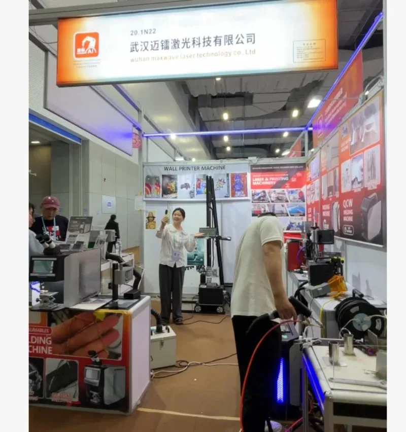 

Легкий ручной лазерный сварочный пистолет с системой воздушного охлаждения Эргономичный дизайн для сниженной усталости оператора