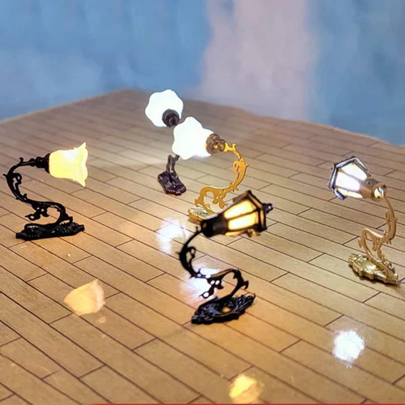 2 szt. 1/12 Dekoracja do domku dla lalek Lampa ścienna Model Żyrandol Ogrodowy do ogrodu Stół z piaskiem Światło LED