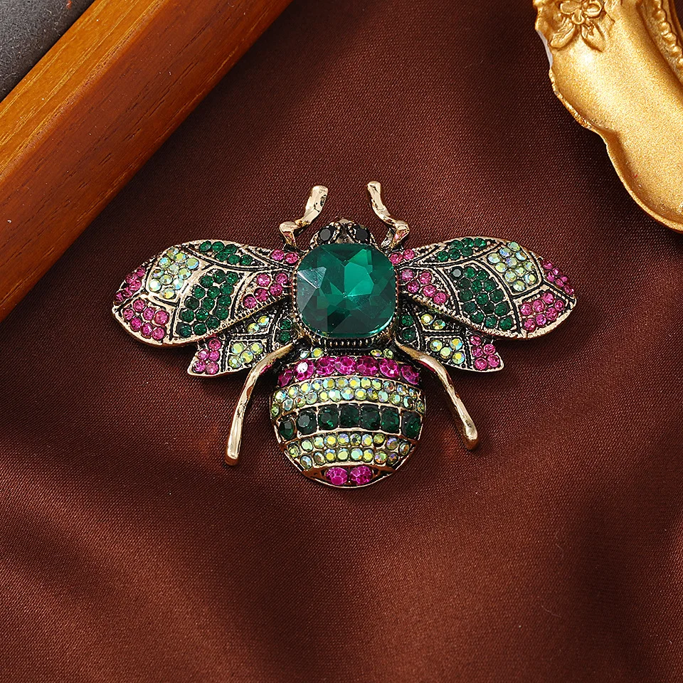 Vintage Temperament Zinc Alloy Rhinestone Insect Bee Brooch for Woman Coat Jewelry Fashion Butterfly Enamel Hedgehog Corsage