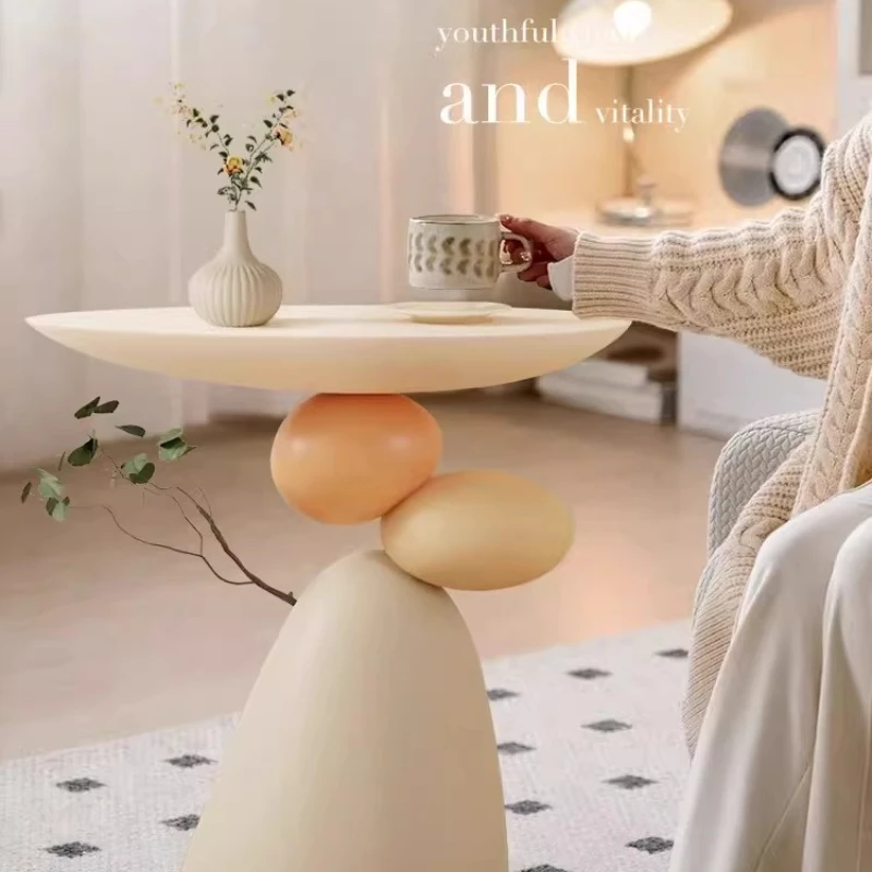 

living room next to the sofa, a few floor-to-ceiling ornaments to run the creative coffee table art high-end small table