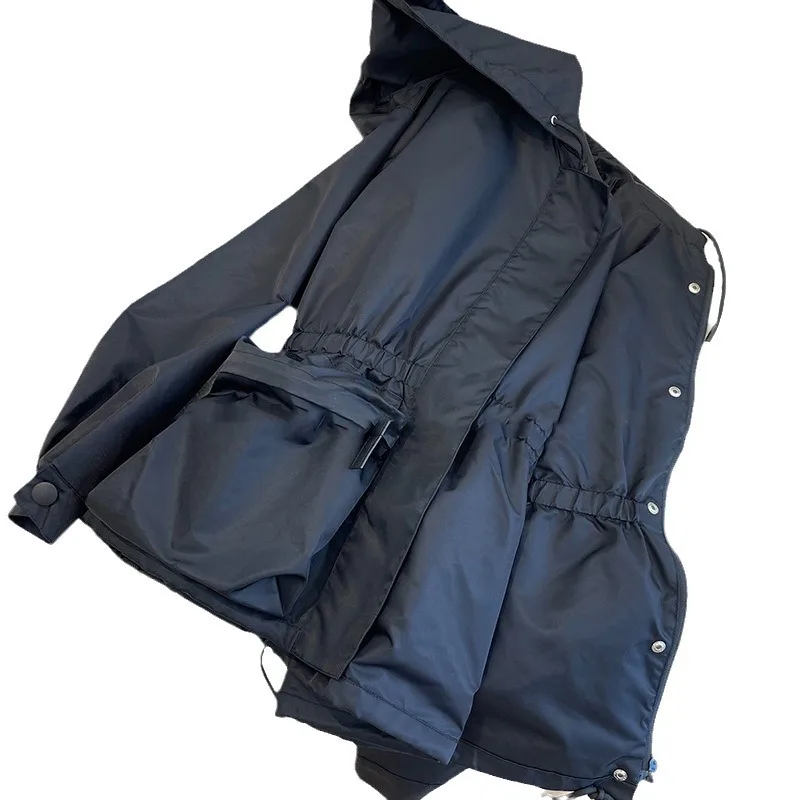 Giacca Anorak nera da donna 2025 - Giacca a vento sottile stile coreano, cappotto autunnale chic con coulisse e cappuccio