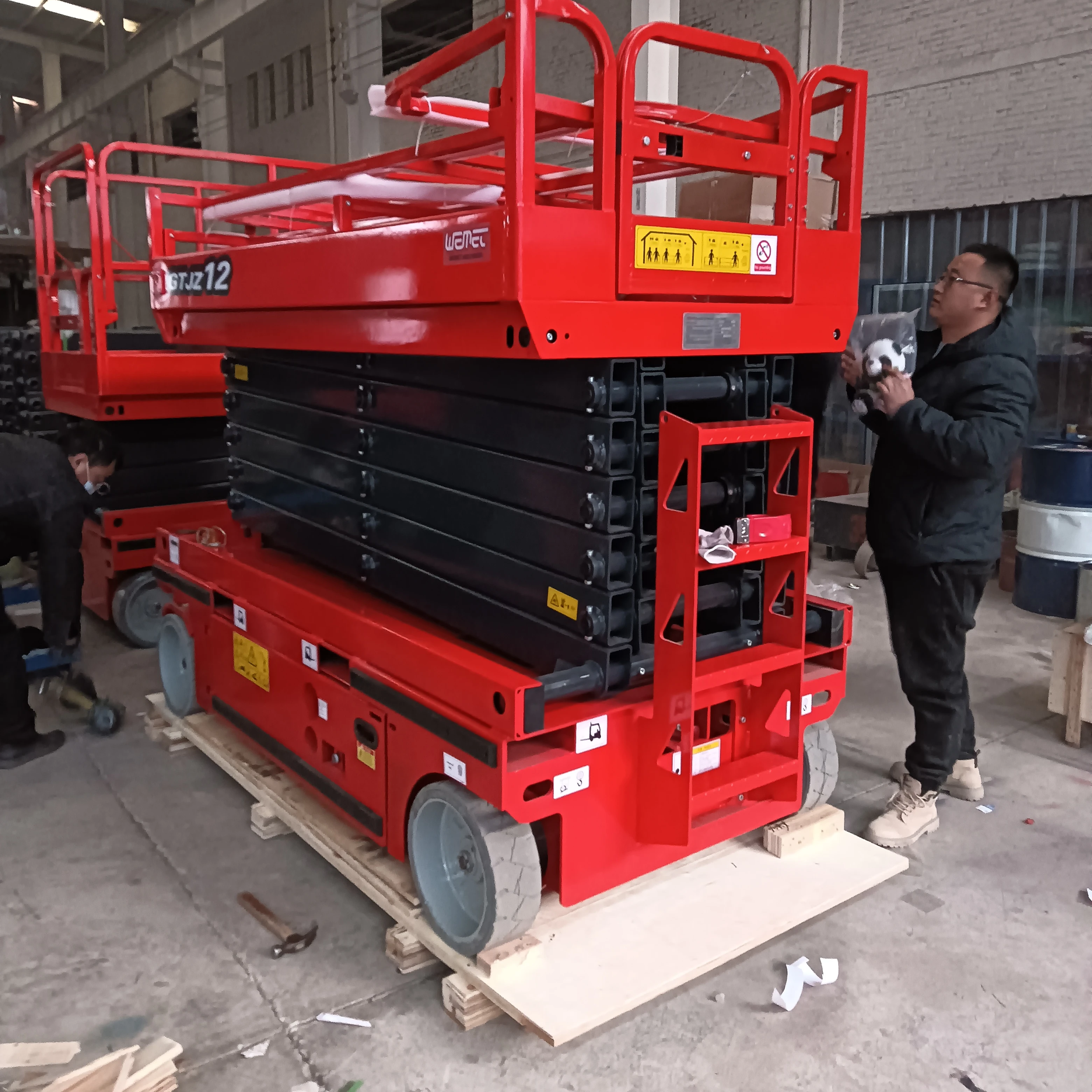 CE ISO Certified Mobile Electric Scissor Lift 450kg Capacity Aerial Work Platform in 6m 8m 10m 12m 14m Sizes