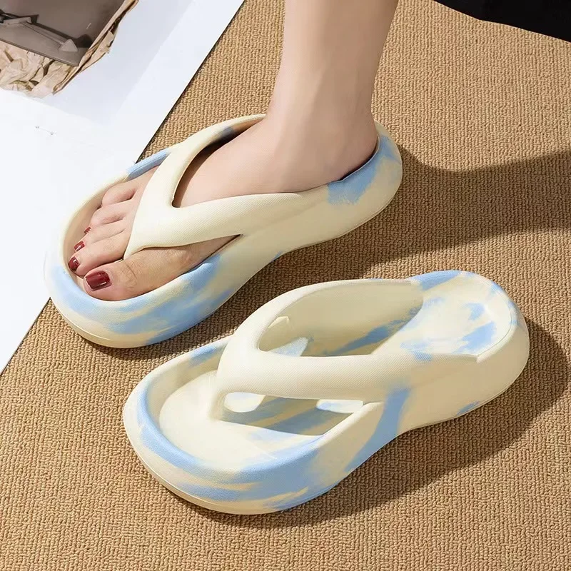 

2024 Fashion Flip-flops Women's Shoes Super Soft Dopamine Thick Soles Step on The Shit Feeling Pinch Sandals