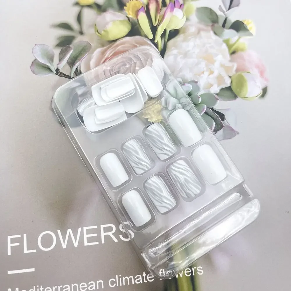 24 szt. Sztuczne Paznokcie do Manicure, Naklejane Paznokcie, Francuski Biały Brzeg, Krótkie Kwadratowe Srebrne Płomienie