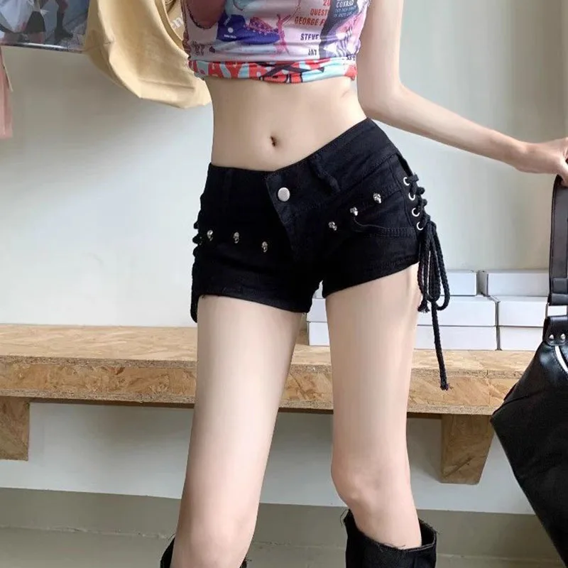 

Черные джинсовые шорты в готическом стиле в стиле панк для женщин, креативные популярные ковбойские шорты на шнуровке Y2k, женские сексуальные узкие эластичные джинсовые шорты