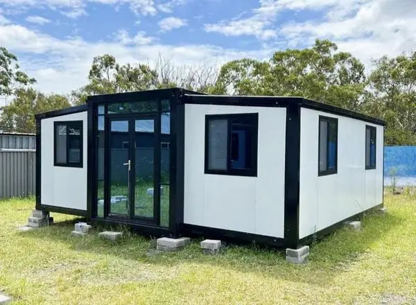 China 20Ft Modular Bolt Prefab Container Flat Pack Expandable Steel House For Australia For Hotels