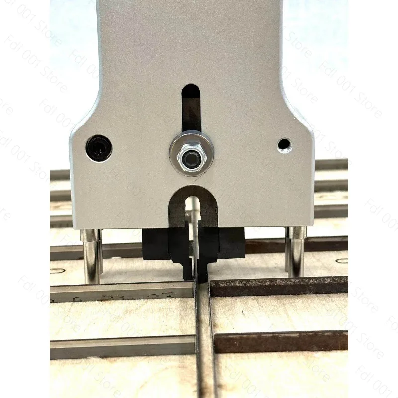 Steel blade extraction pliers for molds - Professional pneumatic cutter blade unloading tool