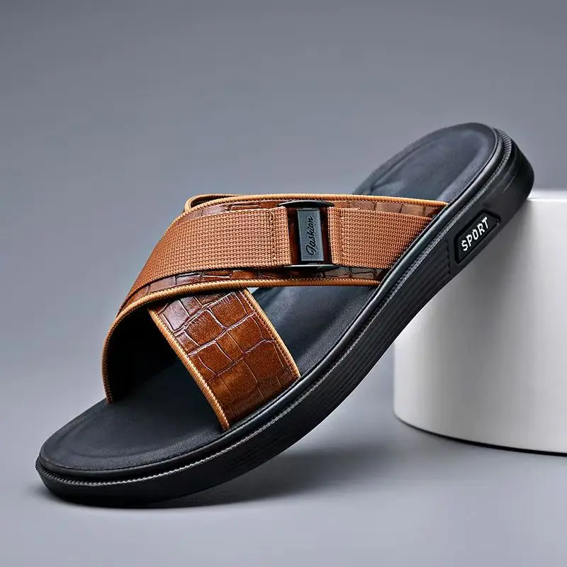 

Новые летние мужские уличные пляжные тапочки из натуральной кожи, дышащие модные универсальные повседневные сандалии на мягкой подошве с открытым носком
