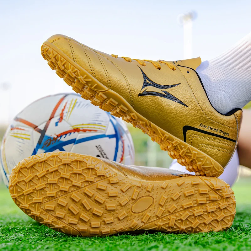 Hot Sale Fashion Green Men's Football Training Shoes Size 35-46 Soccer Turf Shoes Unisex Professional Indoor Futsal Sneakers Men