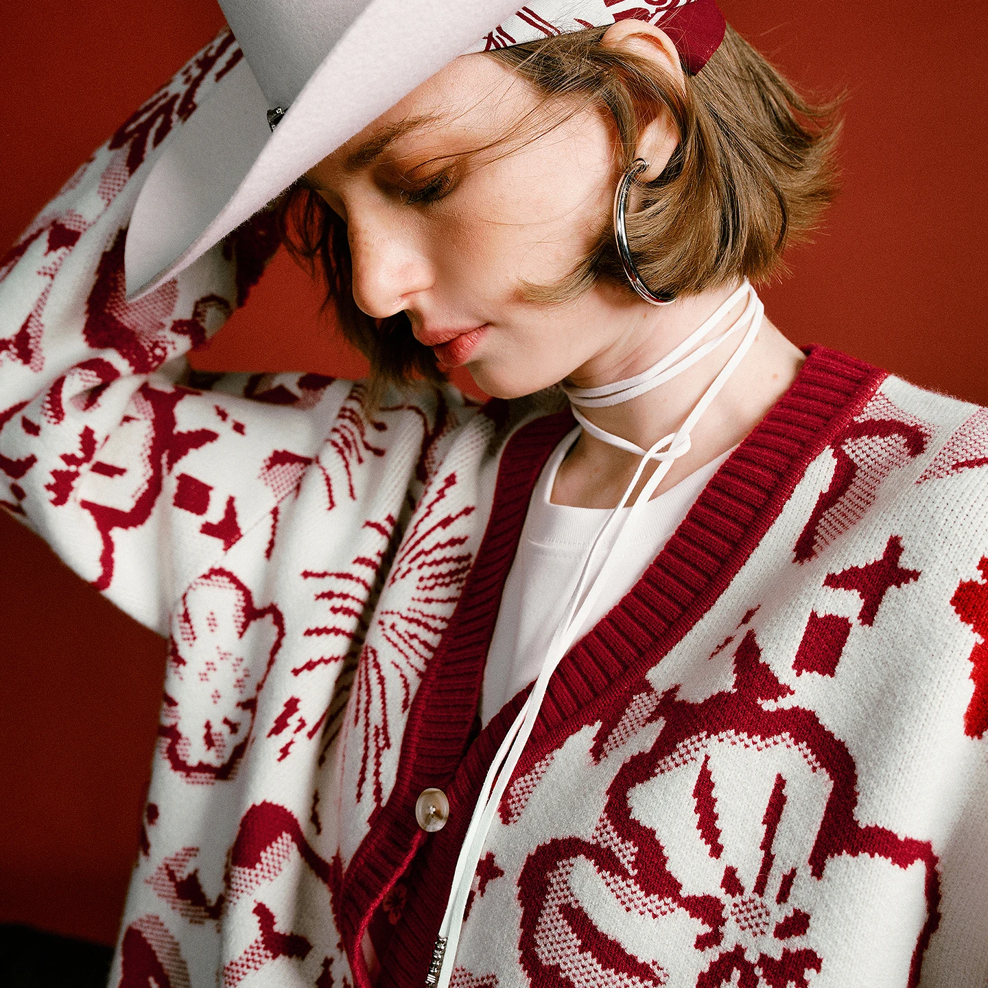 TOYOUTH Women "Mengzhu Daji" New Year Collaborative Sweater 2025 Winter New Crew Neck Loose Pegasus Totem Knitted Top