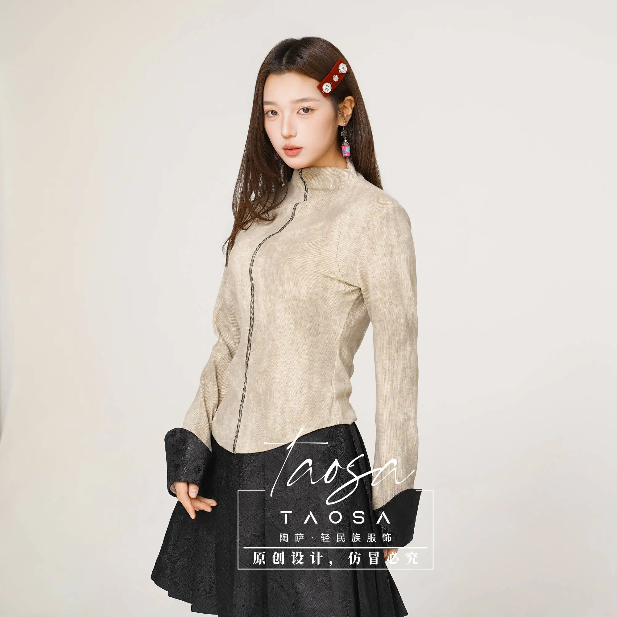 

Современная серо-черная приталенная блузка · Минималистичный восточный стиль