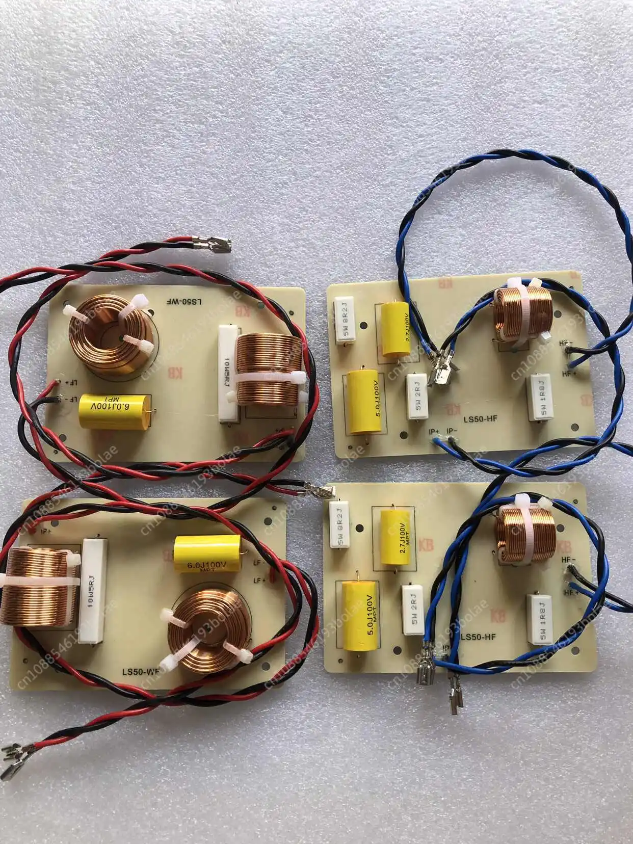 LS50 frequency divider, one low, one high, two frequency divisions, a set of four pieces, two treble pieces and two bass pieces