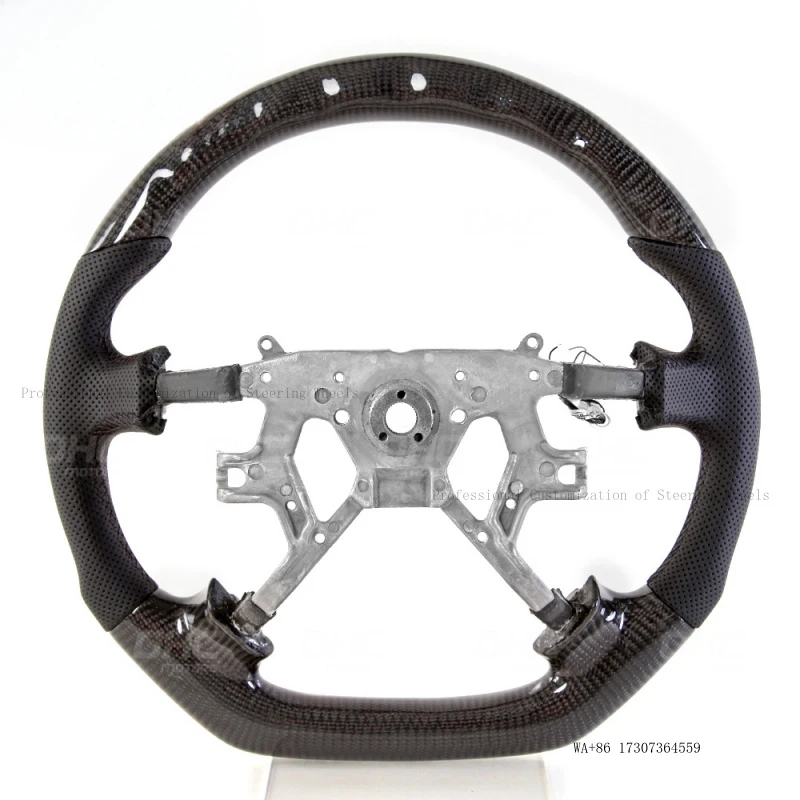 Suitable for Nissan Patrol Y61 modified carbon fiber LED steering wheel, off-road vehicle steering wheel, titanium disc