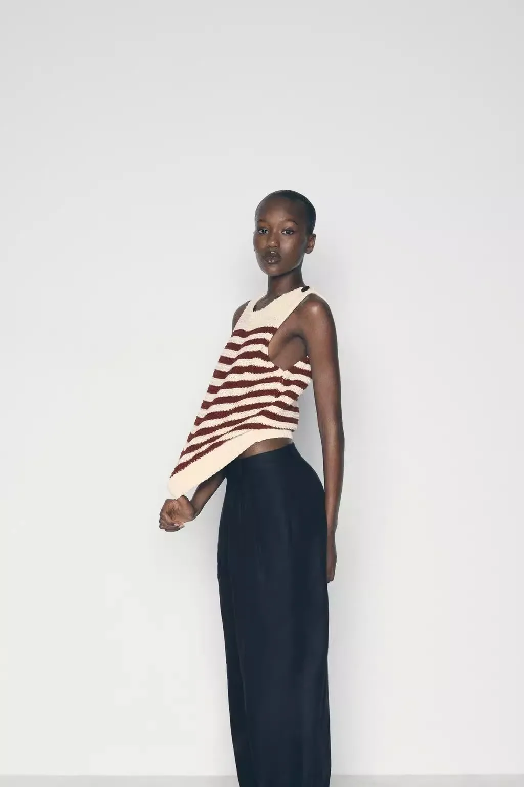 

Autumn 2024 New Women's Knitted Svel Top with Golden Buttons Versatile Sle Striped Pattern Regular Length