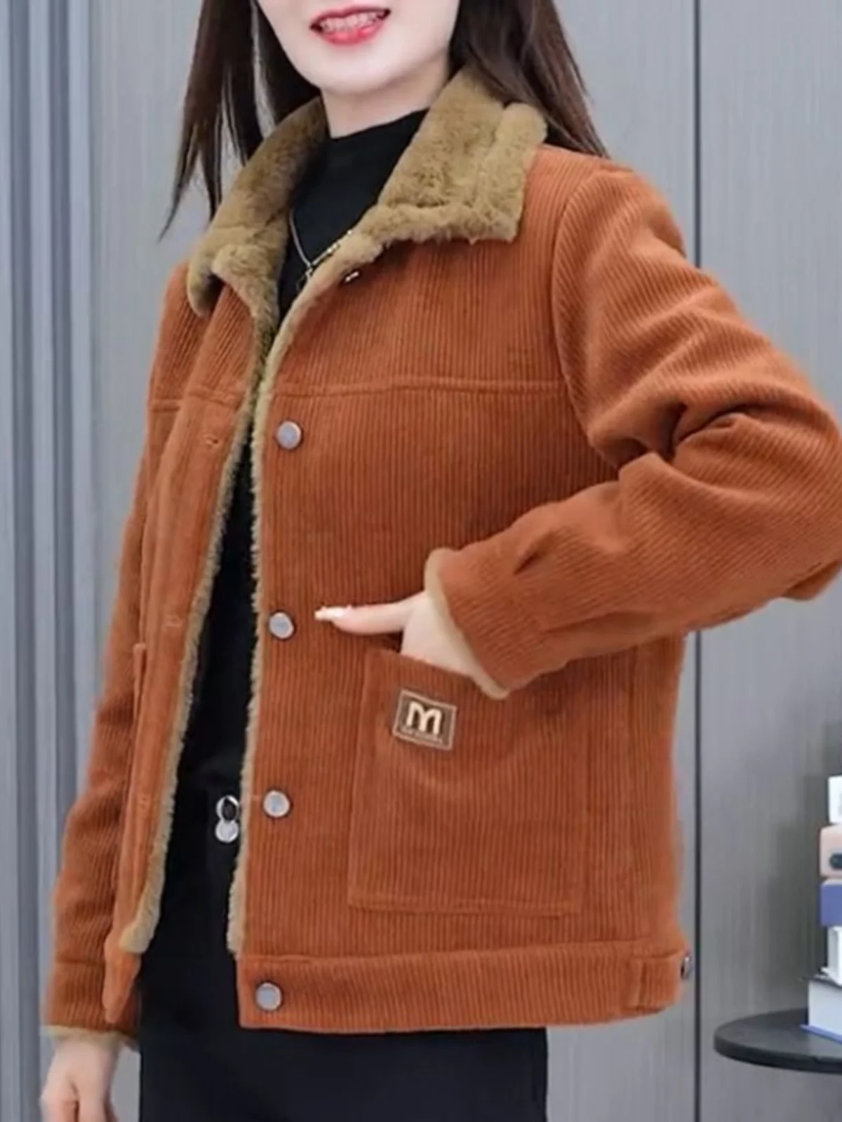 

Модная повседневная утепленная короткая куртка на флисовой подкладке для женщин, весна-осень, новый стиль, с отложным воротником, хлопковое пальто, стройнящее фигуру