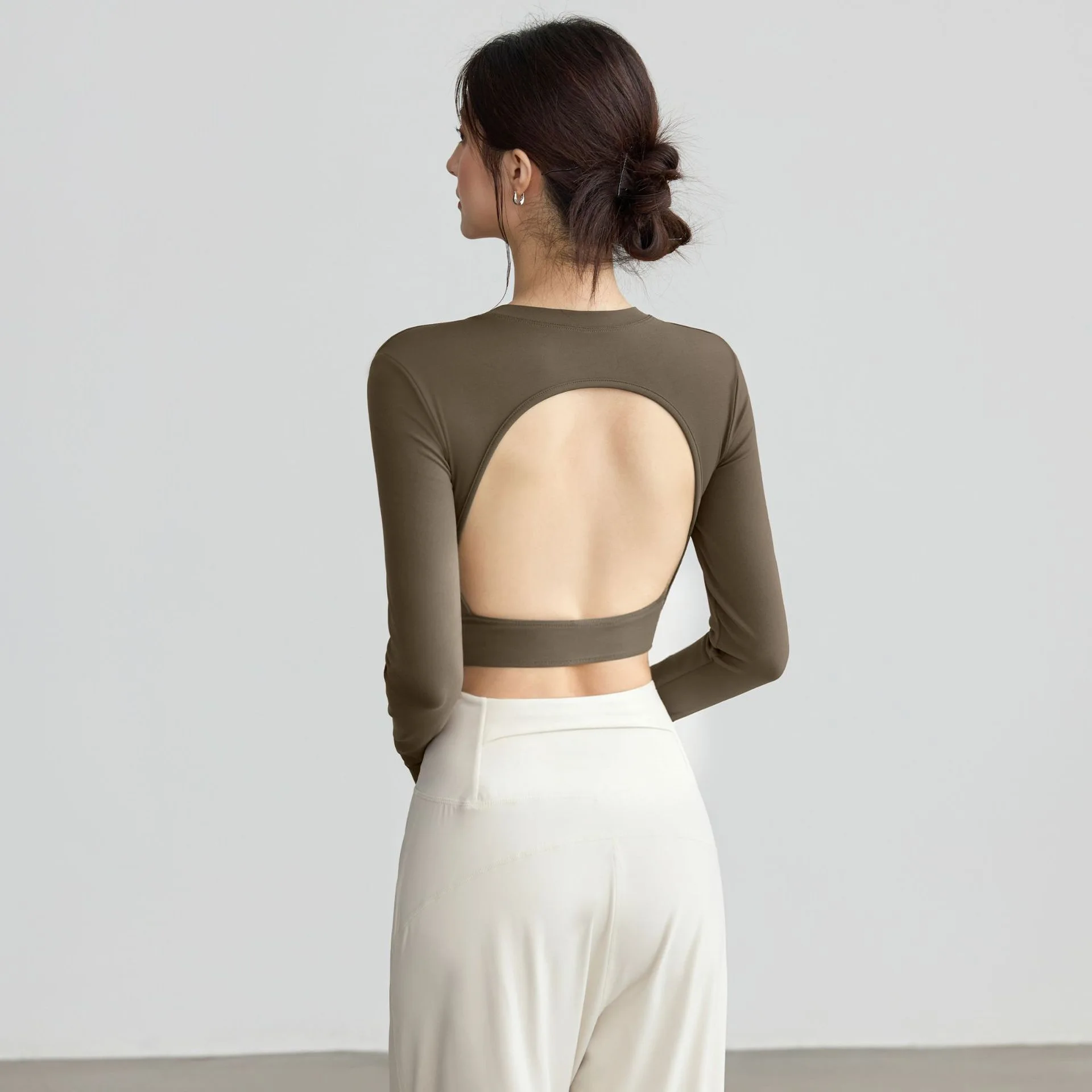 Sexy Backless Long-sleeved Yoga Clothes Women with Chest Pads Tight-fitting Beautiful Back Pilates Training Fitness Sports Tops