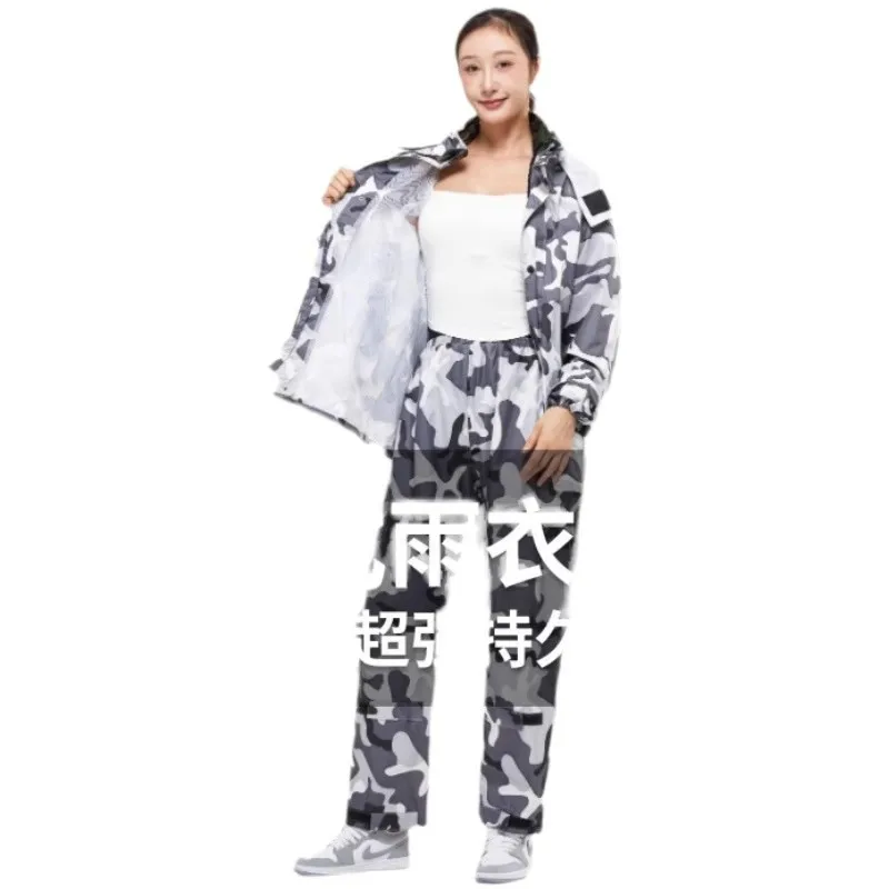 طقم معطف واق من المطر وسراويل مموهة للمشي لمسافات طويلة في الهواء الطلق لكامل الجسم مقاوم للماء للرجال والنساء - أنيق ومسامي وعاكس