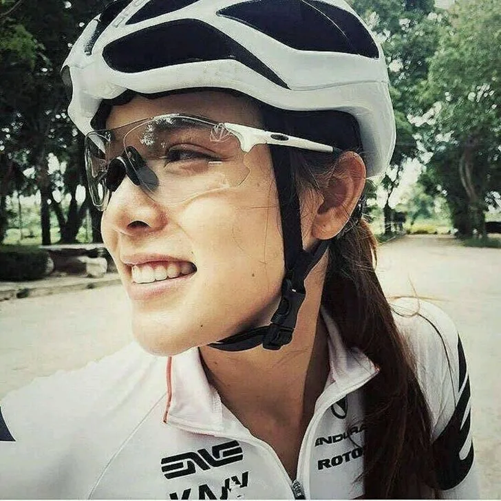 

Photochromic Cycling Sunglasses TR90 Sports Discoloration Glasses Men Women MTB Road Bike Bicycle Eyewear Rimless Glasses