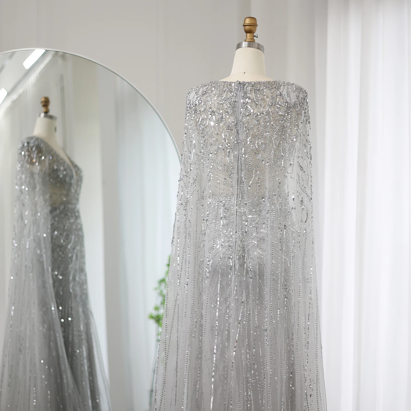 Sharon Said Luxuriöses Dubai Silbergraues Meerjungfrauen-Abendkleid mit Cape, V-Ausschnitt, Türkis, Arabian Nights Ballkleid SS397, Maßanfertigung – Detail 11