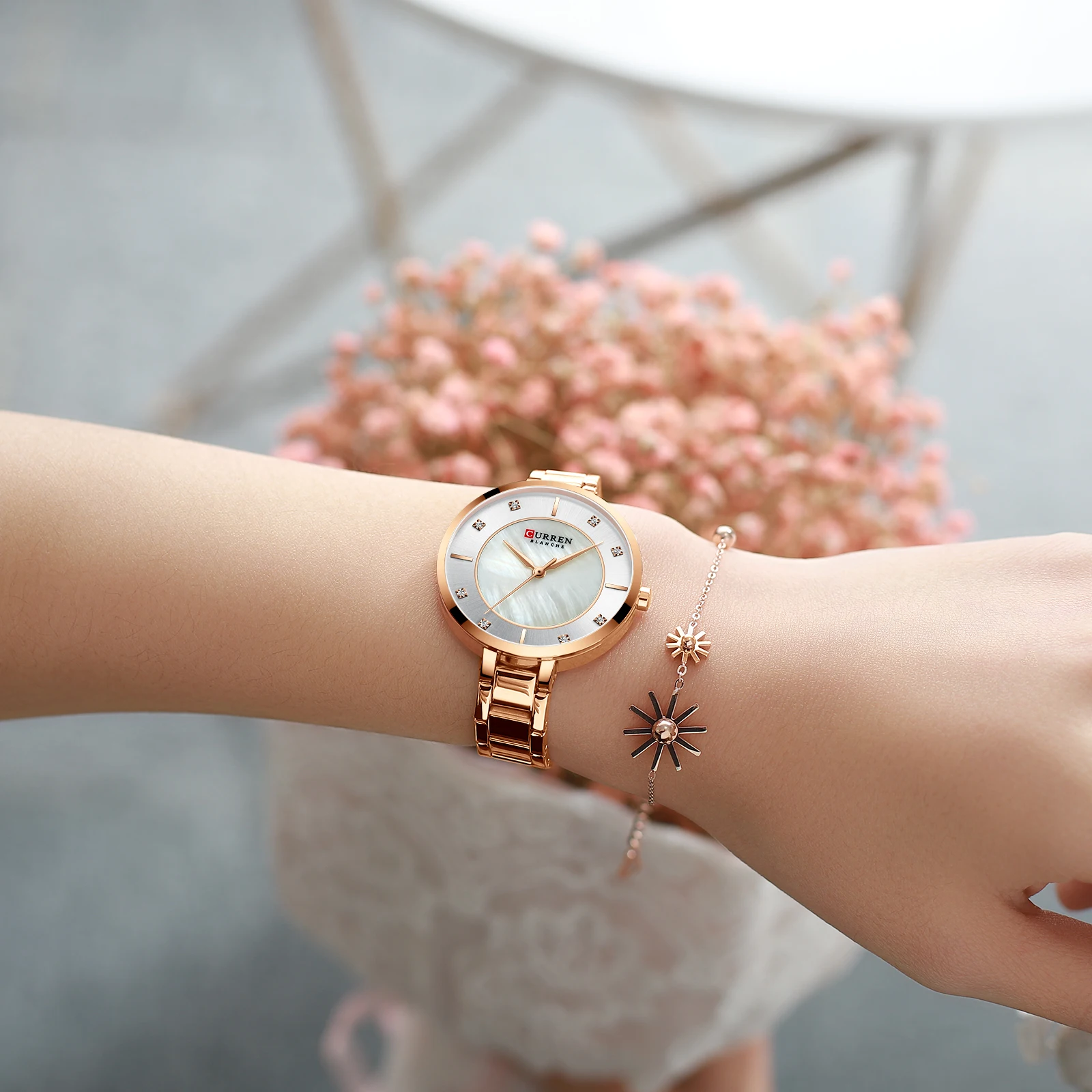 CURREN-Reloj de pulsera de cuarzo para Mujer, pulsera elegante con esfera de diamantes de imitación, banda de acero de oro rosa, a la moda