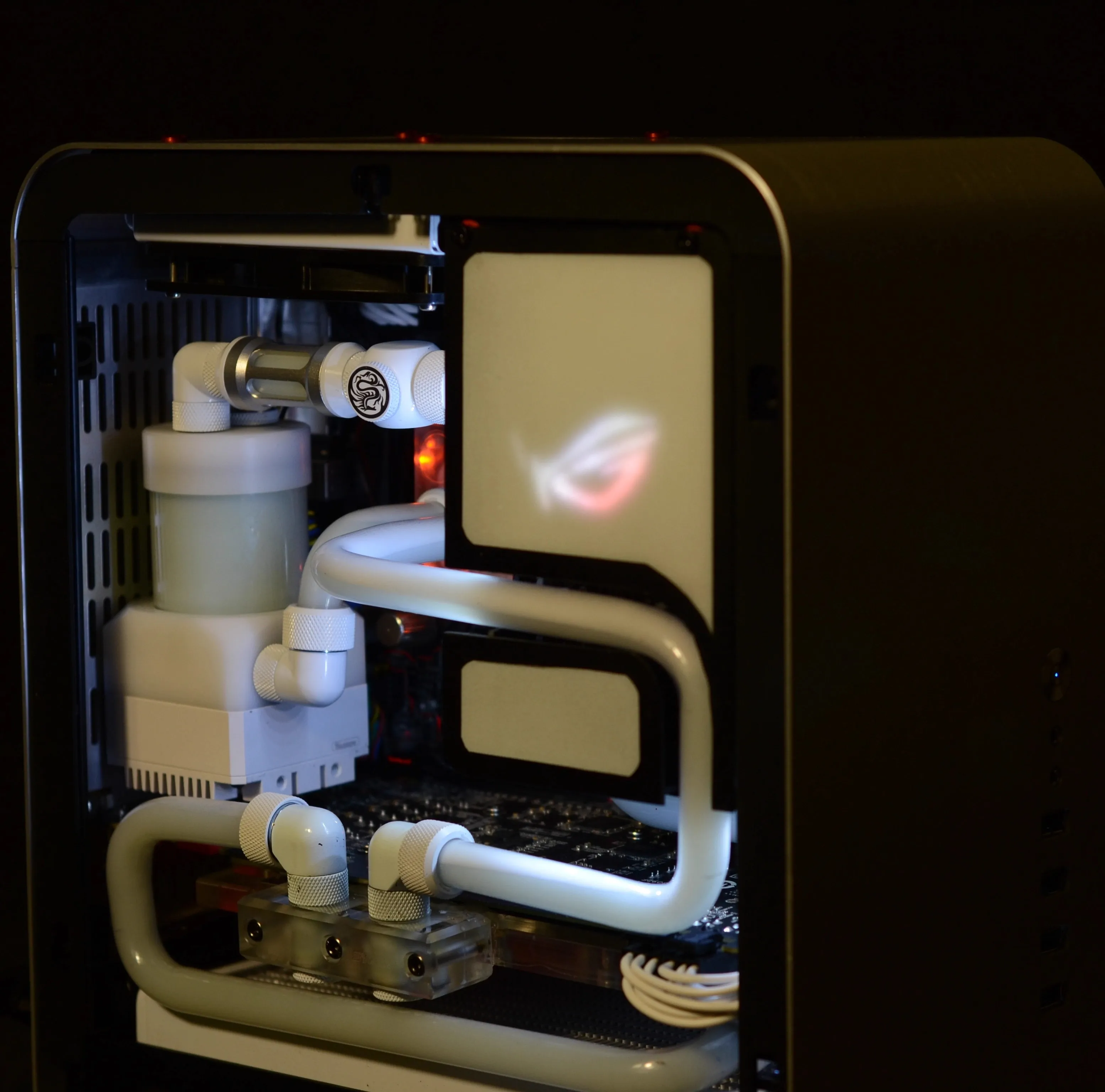 مضيف Itx المبرد بالماء Mini Pc I9 9900k/I7 9700k/I59600k Rtx2090ti/Rtx2080/Rtx2060 Rog مضيف ألعاب مكتبي عالي الجودة