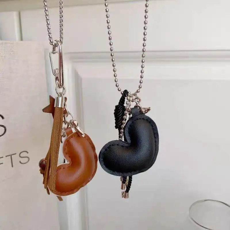 

Vintage Spring Summer Leather Heart Tassel Pendant Necklace Women Long Hanging Neck Accessories Light Luxury Jewelry Necklaces