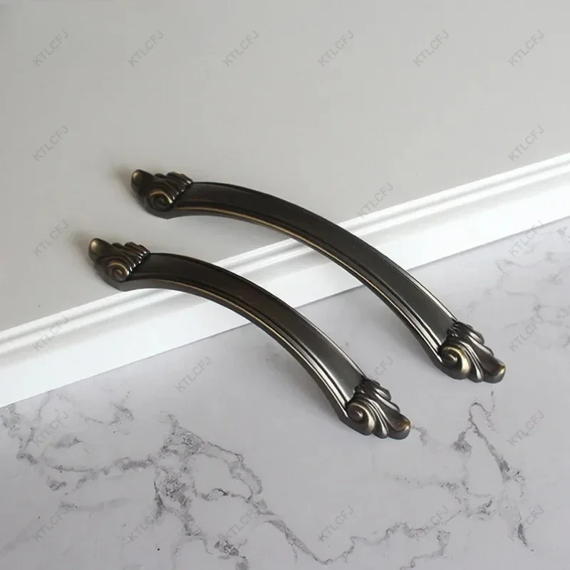 European Ivory White Drawer Handles Wardrobe Doors Zinc Alloy Handles Modern Minimalist Cabinet Doors Cabinets Amber Handles