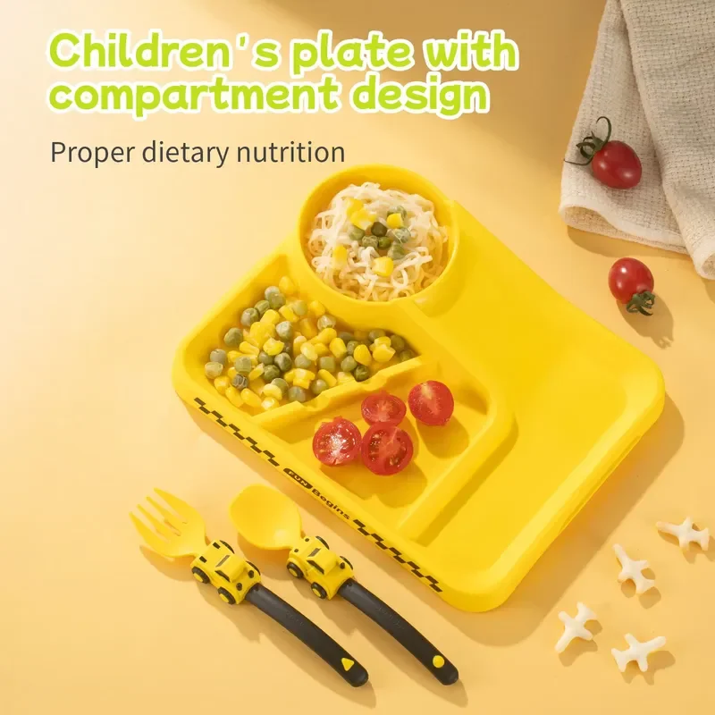 3-Piece set of baby cartoon cutlery, cute design toddler cutlery set, with fork and spoon.
