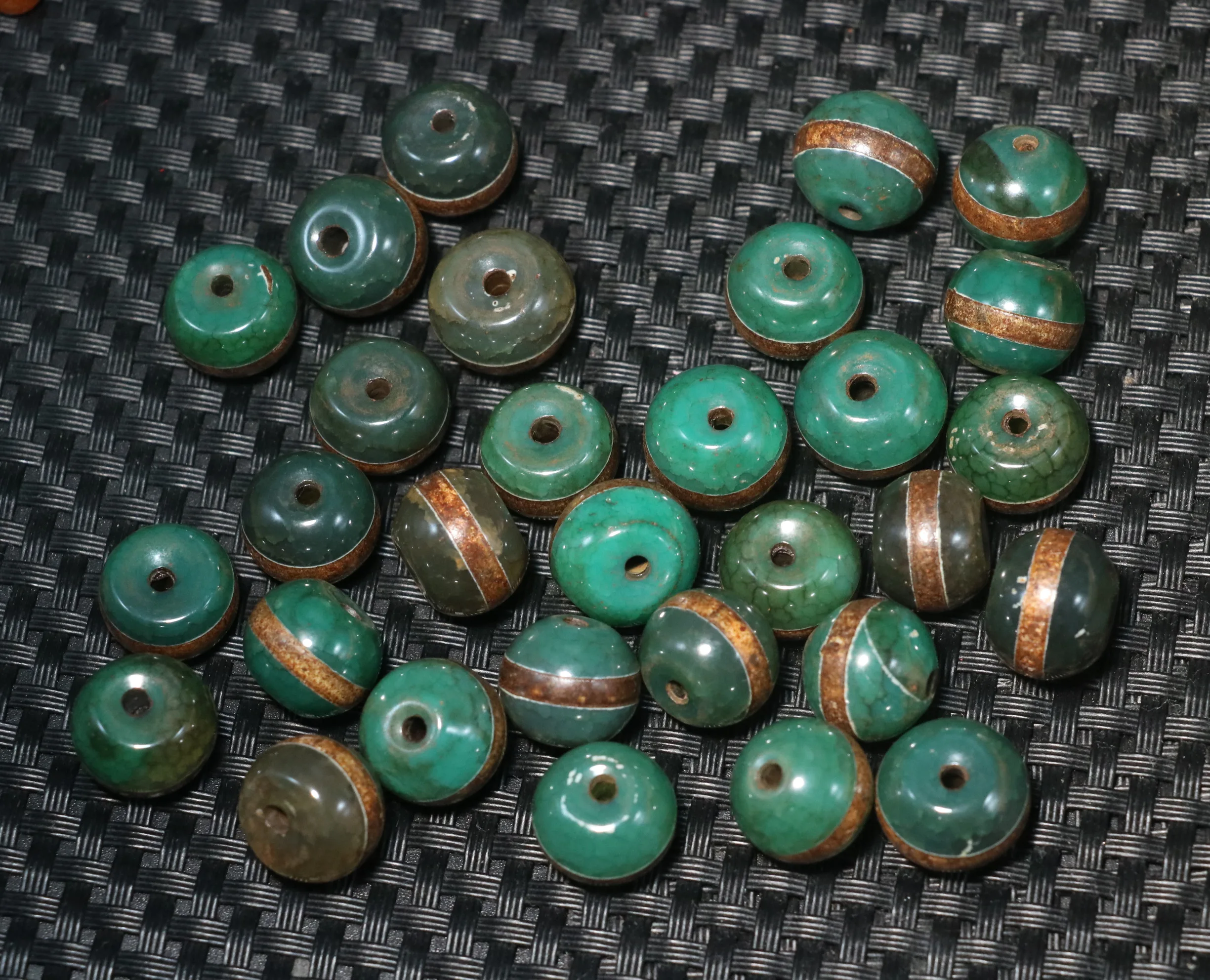 

Magic Energy Tibetan Old Agate Green Color 1 Line Healer Medicine Abacus dZi Bead For DIY Timestown Sauces Top Quality