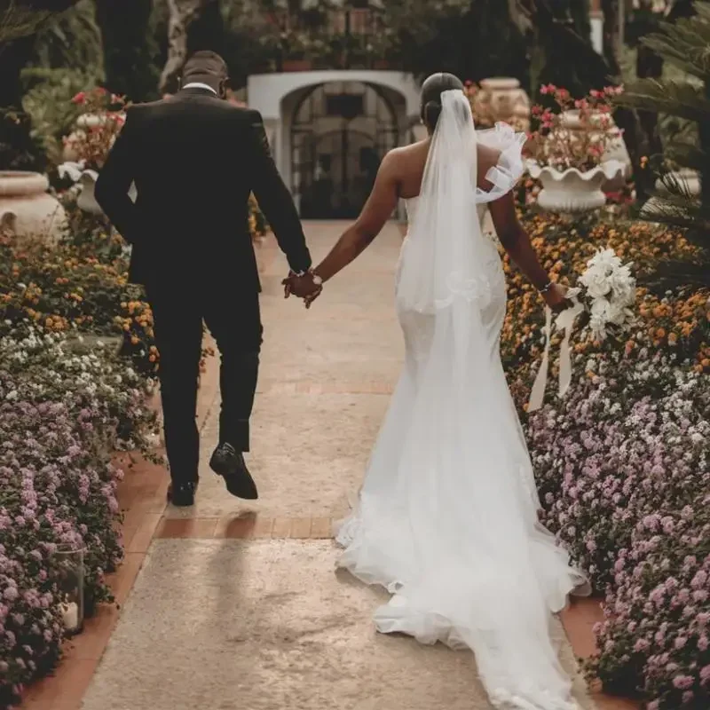 Maßgeschneiderte One-Shoulder-Rüschen Brautkleider Sweep Zug Vestidos De Novia rückenfreies Meerjungfrau-Applikationen Spitze Hochzeitskleid