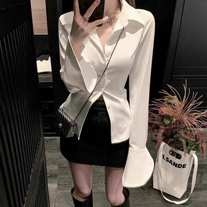 Franse stijl prachtige taille-kalkende top voor dames, nieuw lentemodel, volwassen en elegant, uniek wit shirt met lange mouwen
