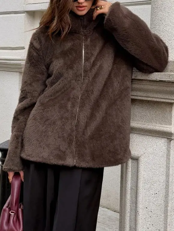 

2025 Autumn/Winter New Women's Fashion Elegant Vacation Fur Fashion Leather Collar Coat Women's Wear