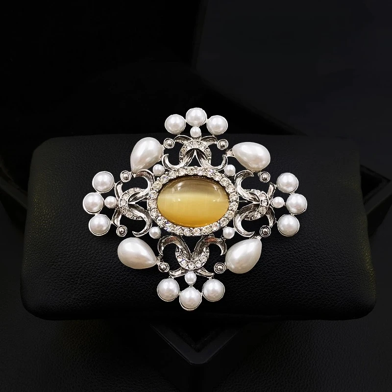 

2085 Palace Retro Style Fashion Brooch Intricate Baroque Corsage Evening Dress Pin Accessory High Quality Party Jewelry Gifts