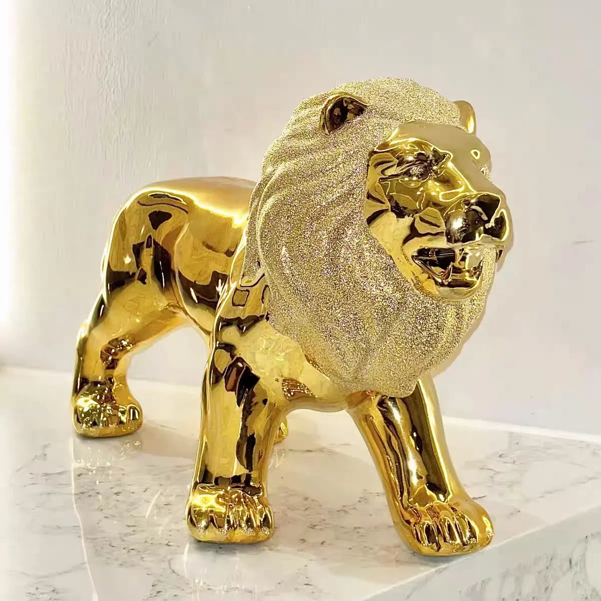 2026  35CM Gold Animal Decor Lion Ceramics Decor Statue Home Decor Creative Simulation Statue Ornament تحف كبيره للمنزل