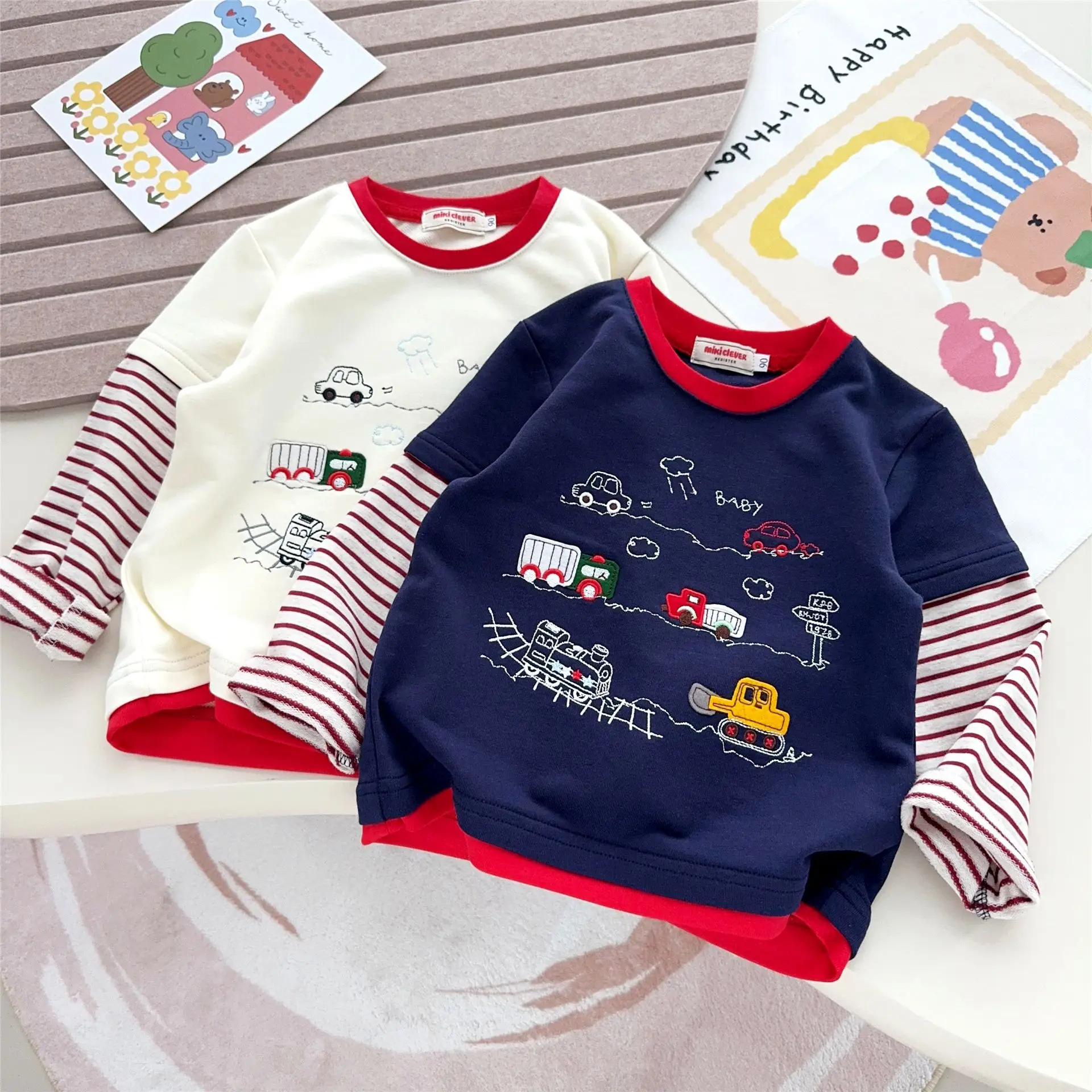 الأطفال تي شيرت بأكمام طويلة 2025 الخريف الياباني نمط جديد لطيف الهندسة سيارة وهمية اثنين الكرتون القمم للبنين والبنات