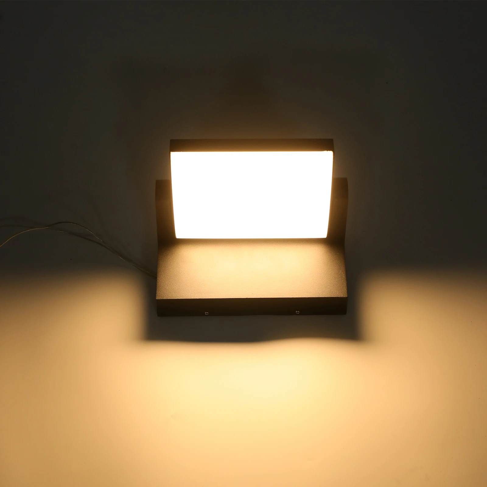 

IP54 Waterproof Outdoor Indoor Wall Light Modern LED Wall Lamp 18W 300LM 3000K Warm Light AC85-265V Aluminum+PC Wall Sconce for Garden Patio Entrance Home Lighting